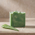 Jabón de aloe vera natural maro naturals para hidratar piel sensible hecho en Colombia.