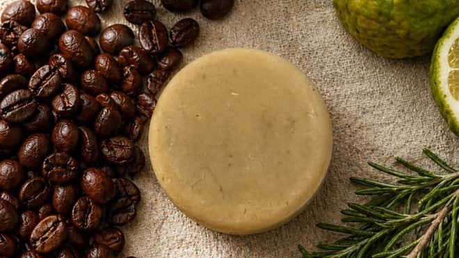 Shampoo sólido de café y romero para anticaída